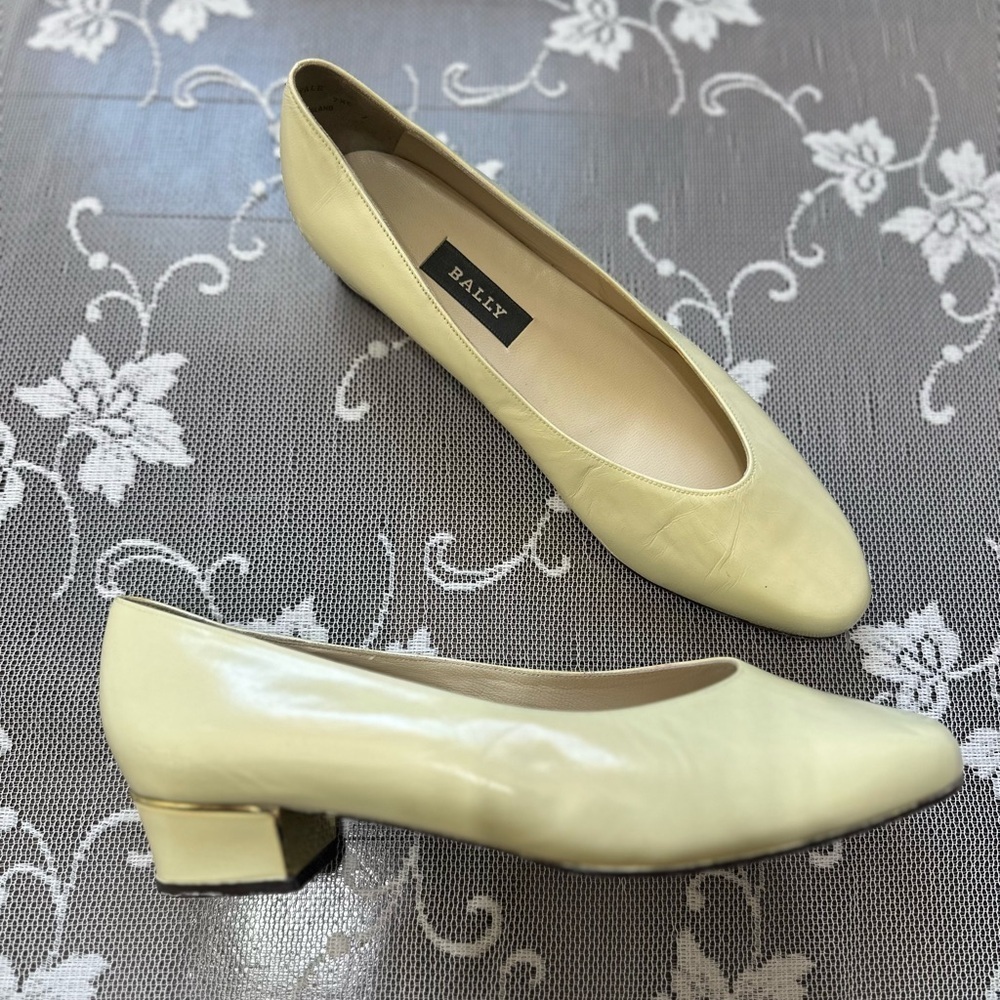 Vintage Bally Almond Toe Low Square Heel Pump